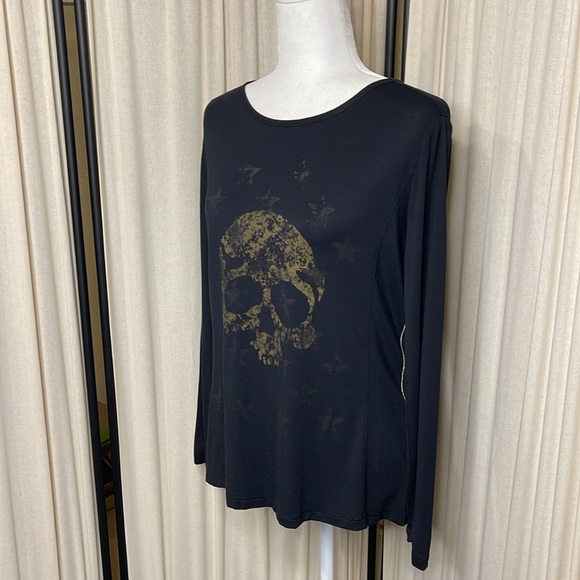 EUC- SKULL AND STARS BLACK SOFT LONG SLEEVE TEE SIZE MEDIUM - Picture 4 of 8